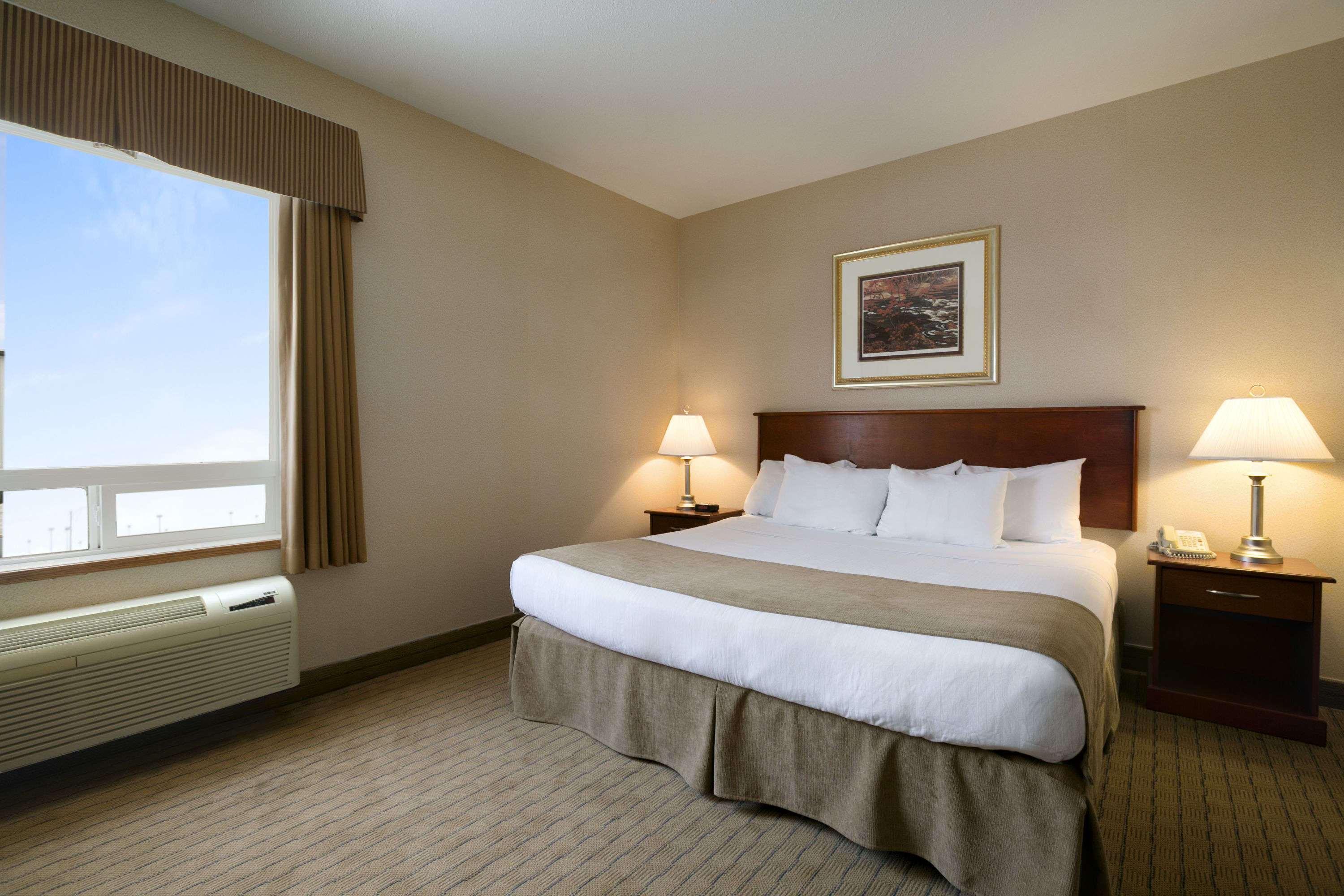 Days Inn By Wyndham Moose Jaw Exteriör bild