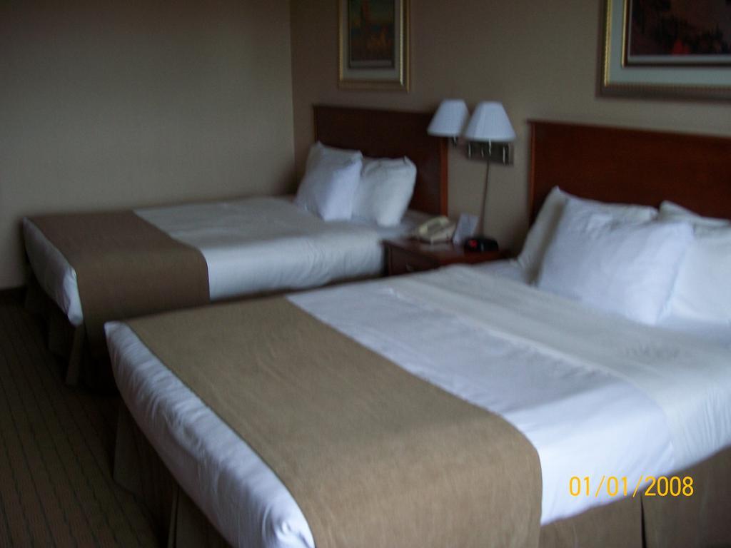 Days Inn By Wyndham Moose Jaw Exteriör bild