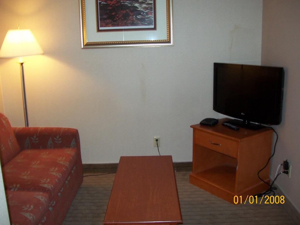 Days Inn By Wyndham Moose Jaw Exteriör bild